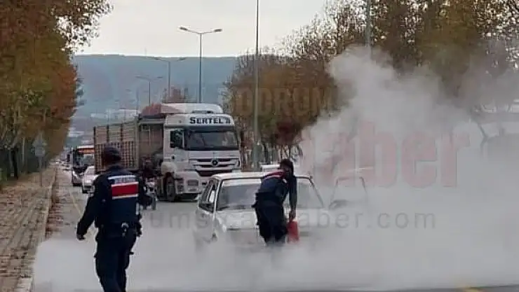 Yanan Araca Jandarma Müdahalesi