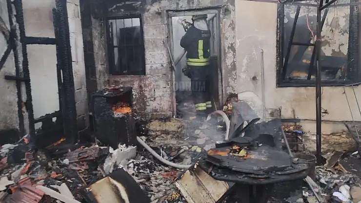 Yangın! Depo Olarak Kullanılan Ev Alevler İçinde Kaldı