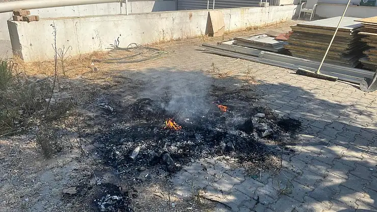 Yangın, İşyerine Sıçramadan Kontrol Altına Alındı