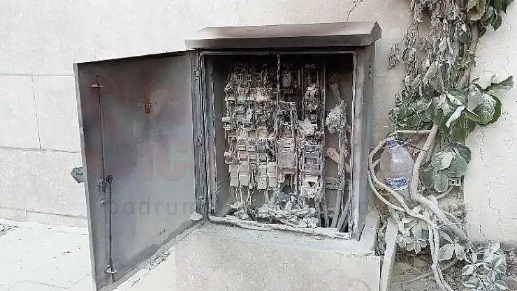 Yangına Geç Müdahale Eden AYDEM Yüzünden Trafo'nun İçi Tamamen Eridi