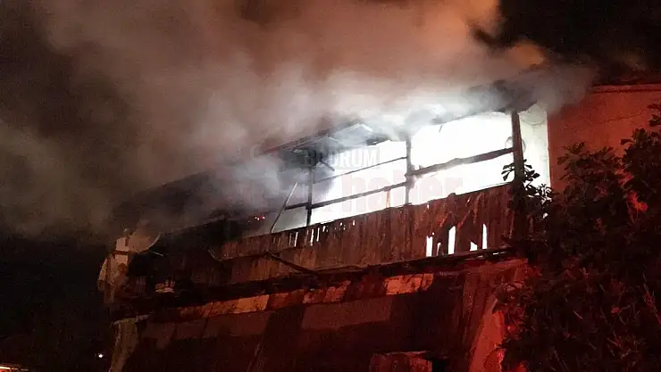Yangında Ev Kullanılamaz Hale Geldi