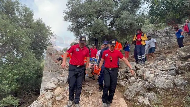 Yaralı Turisti İki Saat Sedye İle Taşıdılar