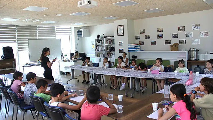 Yaz tatilinde eğitim rüzgârı: Çocuklar hem öğrendi hem de eğlendi