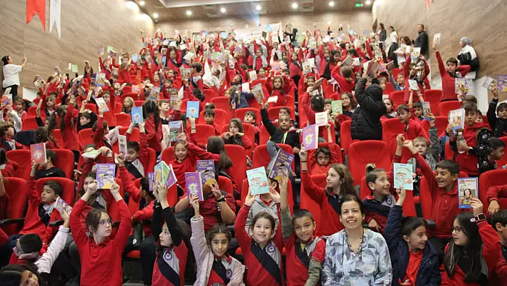 Yazar Pelin Güneş minik okurlarla buluştu