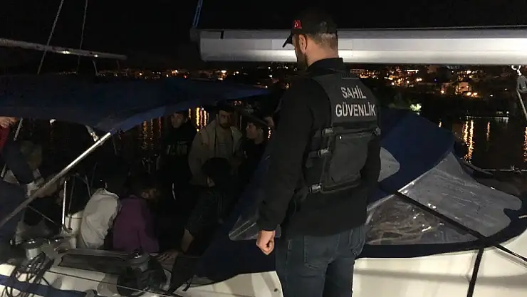 Yelkenli teknede 80 düzensiz göçmen yakalandı