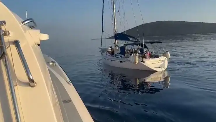 Yelkenlide 68 Düzensiz Göçmen Yakalandı 4 Gözaltı