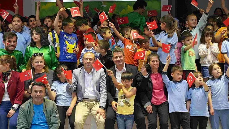 Yeniköy Kemerköy Enerji'den Çocuklara 23 Nisan'da Gezici Tiyatro Hediyesi