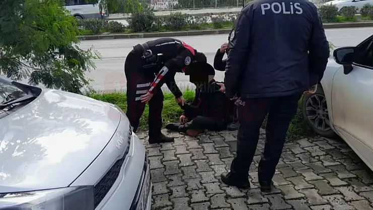 Yerde Yatan Alkollü Kişinin Arandığı Ortaya Çıktı