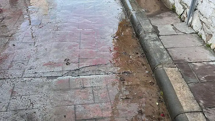 Yine Su Patlağı Yine MUSKİ'den Gelen Giden Yok