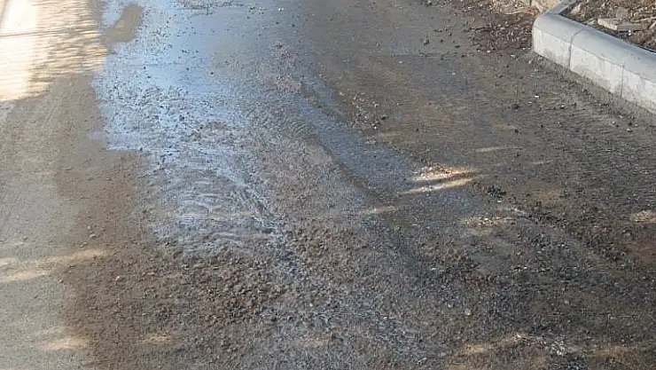 Yine Tonlarca Su Boşa Akıp Gidiyor