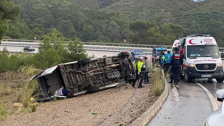 Yolcu Minibüsü Devrildi