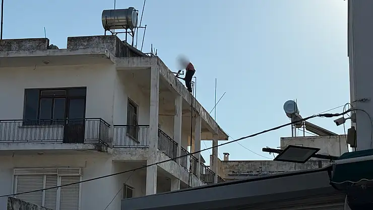 Yüksek Binada intihar girişimi ! Ekipler seferber oldu !