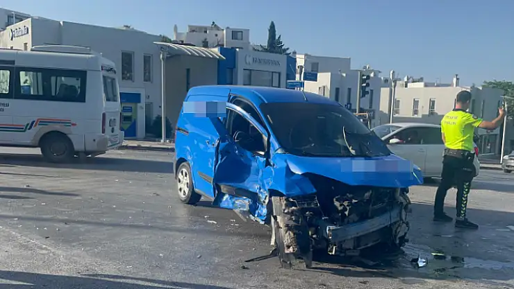 Zincirleme Kazada Araçta Sıkışan 1 Kişi Yaralandı