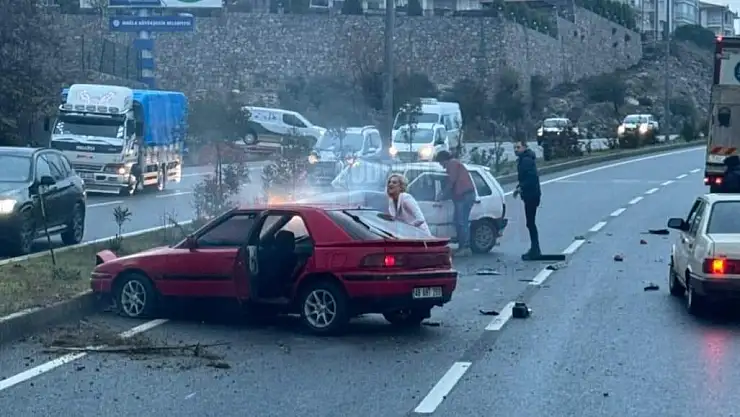 Zincirleme Trafik Kazası: 2 Yaralı