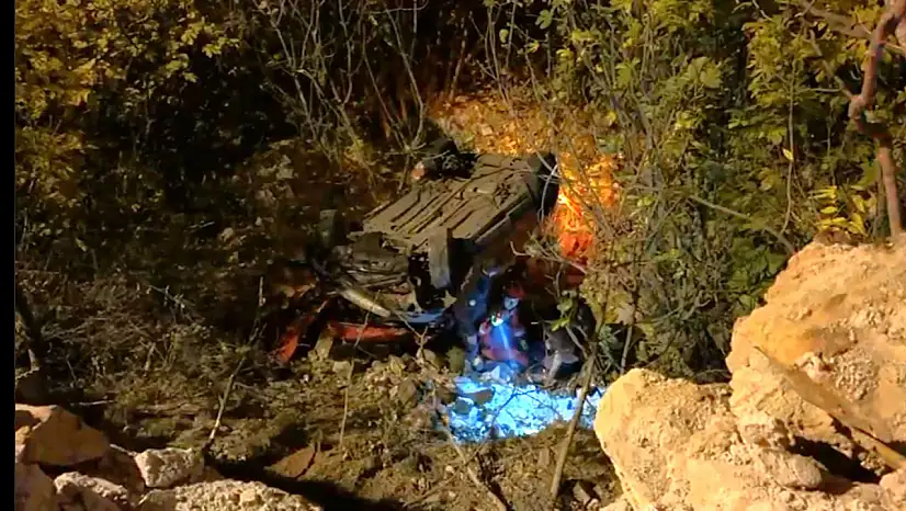 Araç dereye uçtu: 1 yaralı