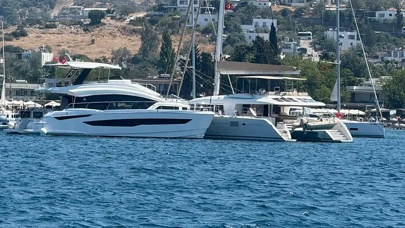 Bağlı olduğu yerden koptu! 3 tekneye çarptı!