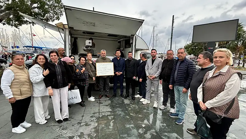 Bodrum belediye meydanı'nda şehitler için lokma dağıtıldı