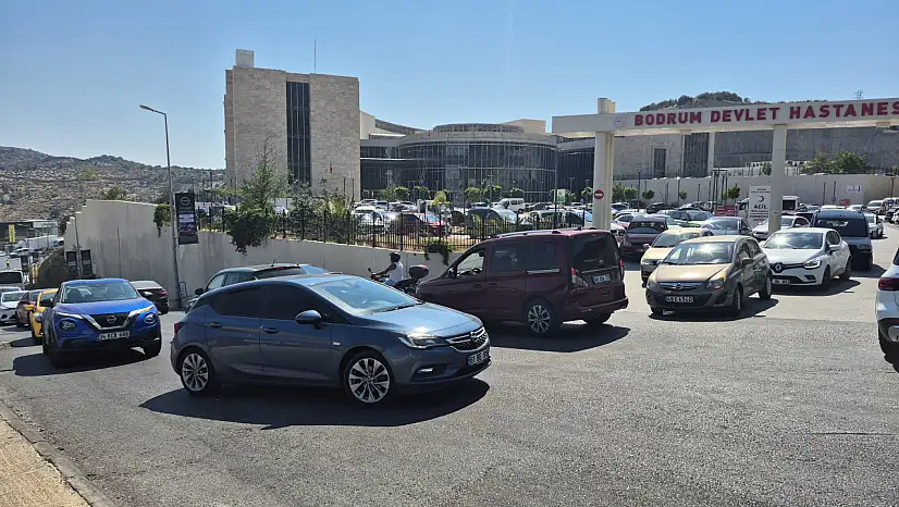 Bodrum'da Trafik Yoğunluğu! Uzun Araç Kuyrukları Oluştu!