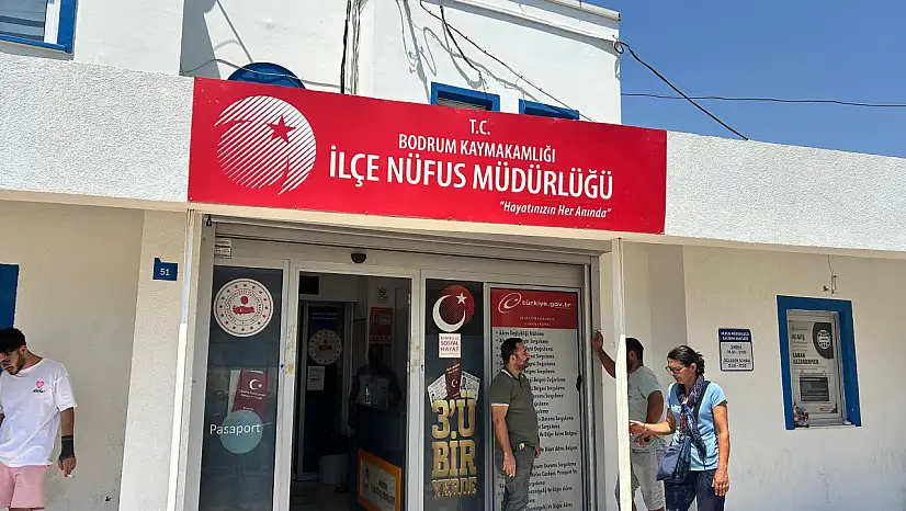 Ehliyetlerini yenilemek isteyen vatandaşlar Bodrum nüfus müdürlüğü'ne akın etti!
