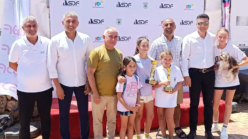 Genç raketler Bodrum'da şampiyonluk için ter döktü