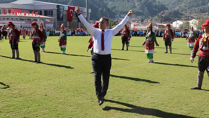 Kaymakam Akkaya'dan zeybek gösterisi