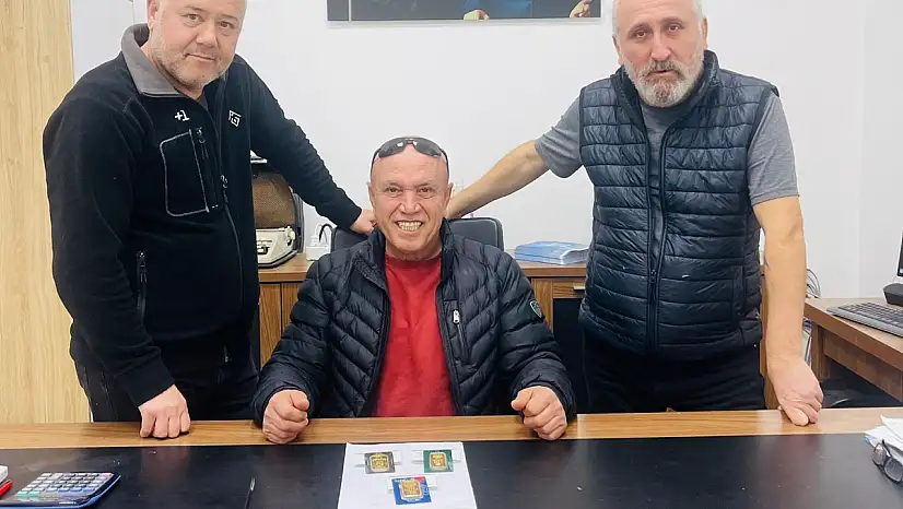 Kuru temizlemeye bırakılan montun cebindeki 200 gram altın sahibine teslim edildi