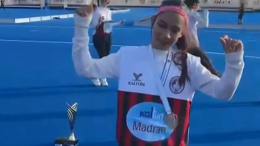 Muğla'nın şampiyon kızlarından Konya'da efsane kutlama şampiyonluk Zeybek ile taçlandı