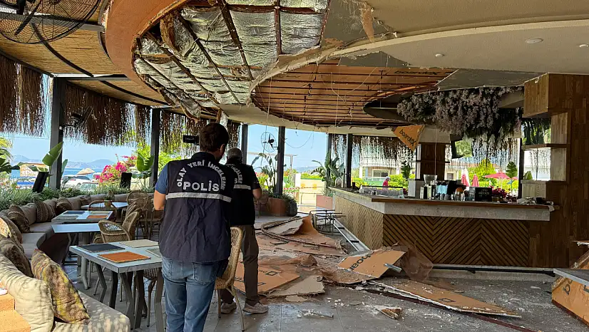 Restoranda tavan çöktü 5 kişi hastanelik oldu