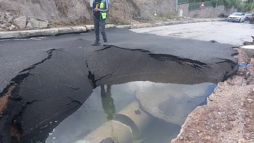 Yine aynı nokta, yine aynı patlak: Yahşi Kargı Caddesi'nde tonlarca su boşa aktı