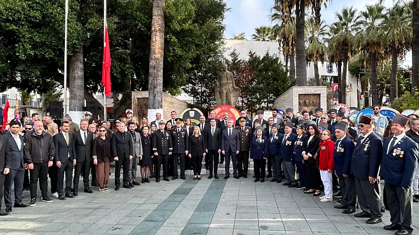 10 Kasım'da Atatürk saygı ve özlemle anıldı