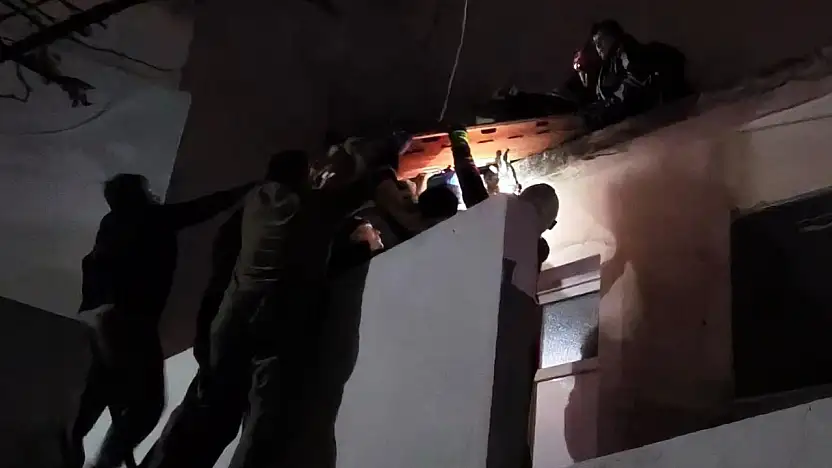 112 koordinasyonunda çatı katında nefes kesen kurtarma