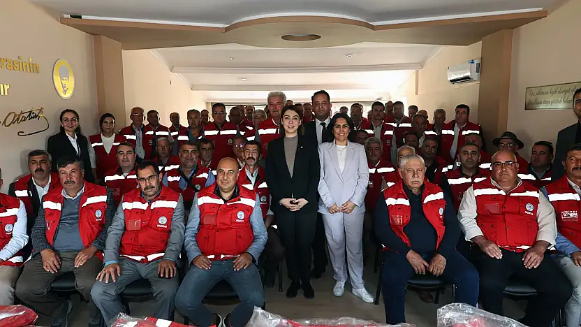 574 Muhtara afet yeleği dağıtıldı