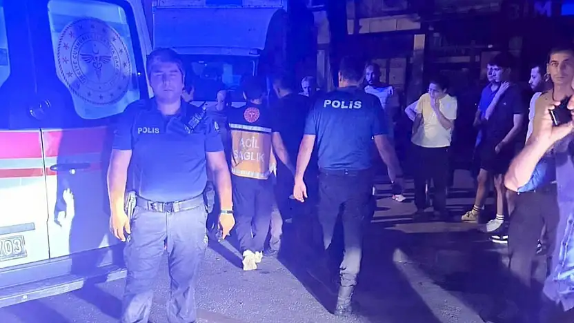 AK Parti Muğla İl Başkanlığı önünde bıçaklı kavga: 2 yaralı
