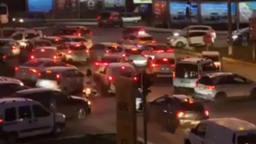 Akıllı sinyalizasyon sistemi trafik akışını yavaşlatıyor