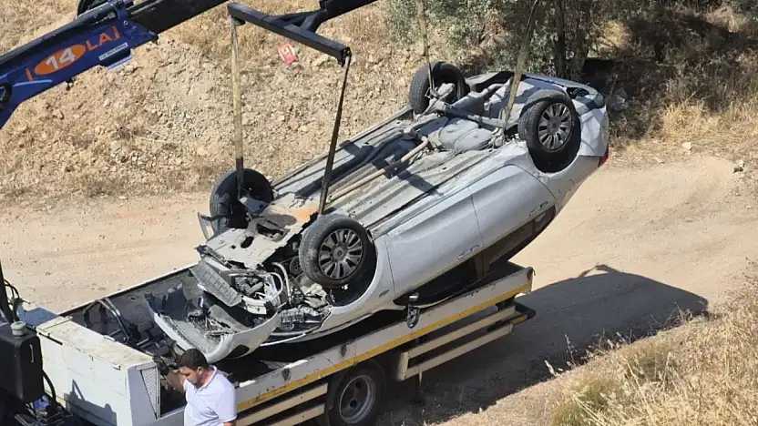 Alkollü sürücü emanet araçla kaza yapıp polisten kaçmaya çalıştı