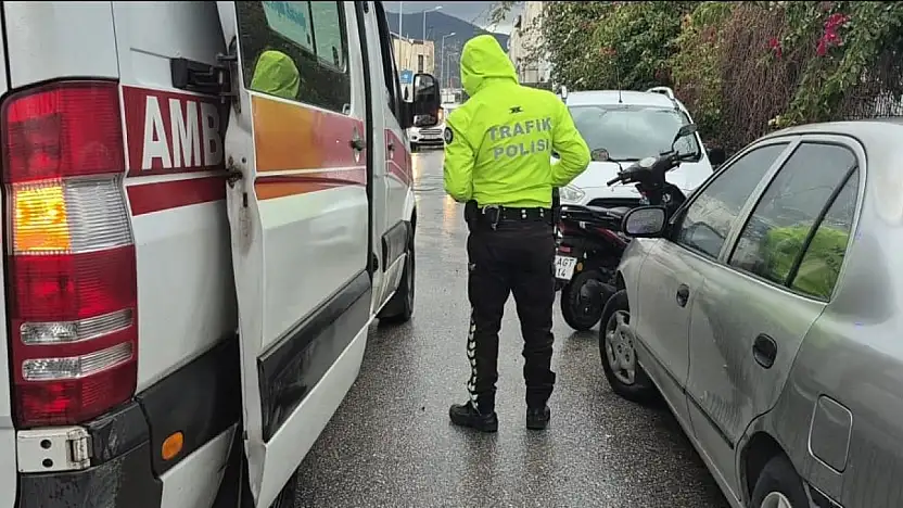 Alkollü sürücü kaza yaptı motosikletli yaralandı