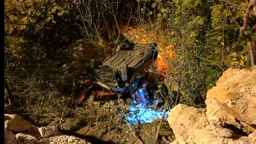 Araç dereye uçtu: 1 yaralı