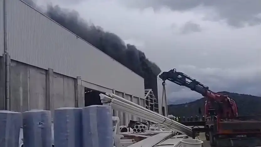 Balık deposunda büyük yangın