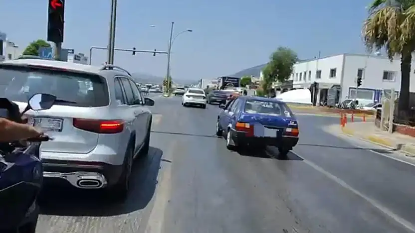 'Ben polisim!' diyerek trafik t*rörü estirdi! motosikletli sinir krizi geçirdi!