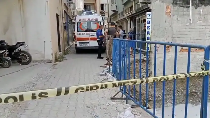 Bıçaklı saldırı dehşeti: Küçük çocuk yardım çağrısı yaptı