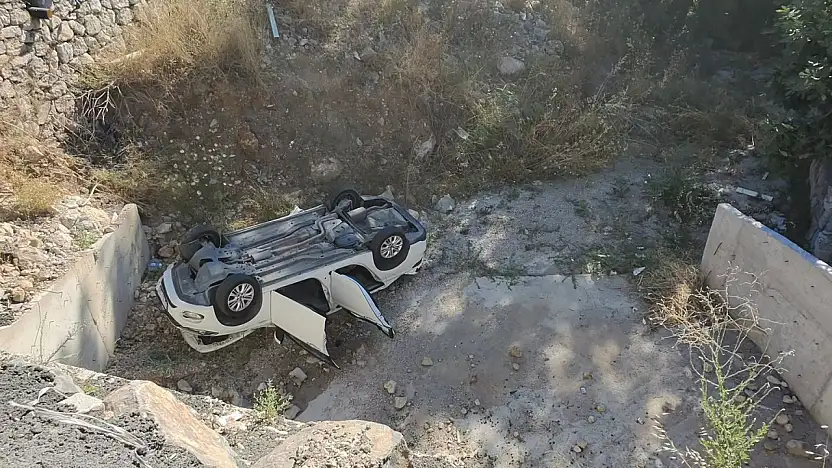 Bir anlık dalgınlıkla dereye düştüler