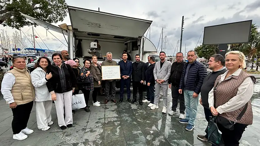 Bodrum belediye meydanı'nda şehitler için lokma dağıtıldı