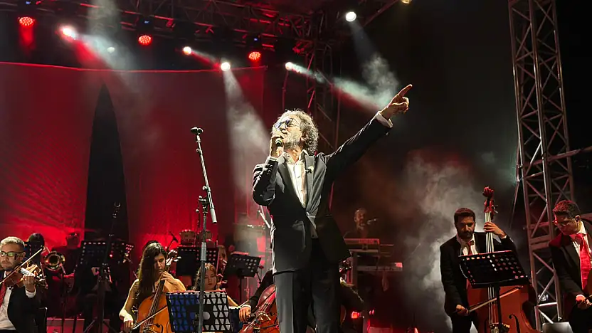 Bodrum'da Cumhuriyet coşkusu Fettah Can konseri büyüledi