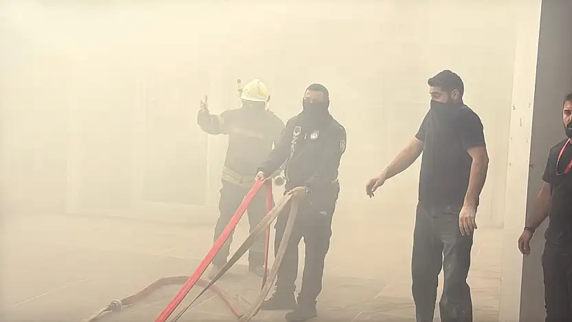 Bodrum'da giyim mağazasının deposunda yangın paniği