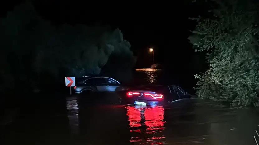 Bodrum'da sel alarmı 4 kişi kurtarıldı