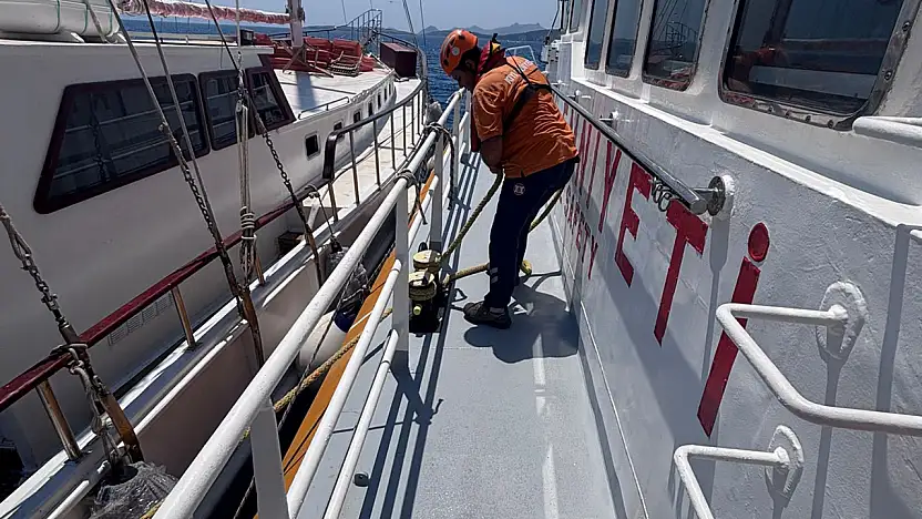 Bodrum'da su alan tekneyi KIYEM ekipleri müdahale etti