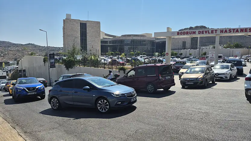 Bodrum'da Trafik Yoğunluğu! Uzun Araç Kuyrukları Oluştu!