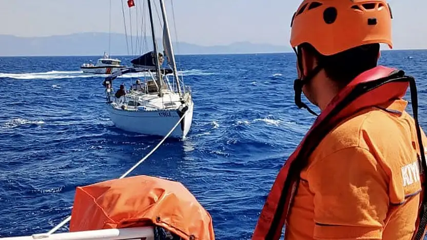 Bodrum Karaada açıklarında arıza yapan tekne kurtarıldı