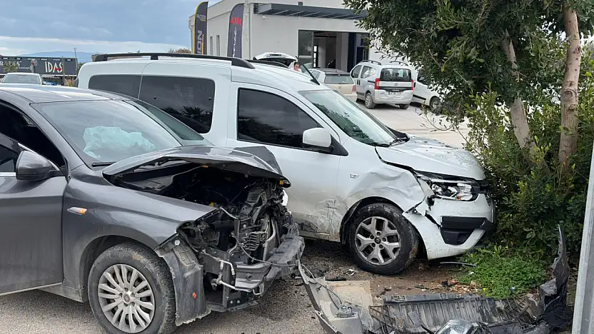 Bodrumda alkollü sürücü trafiği tehlikeye attı  kaza anı kaydedildi