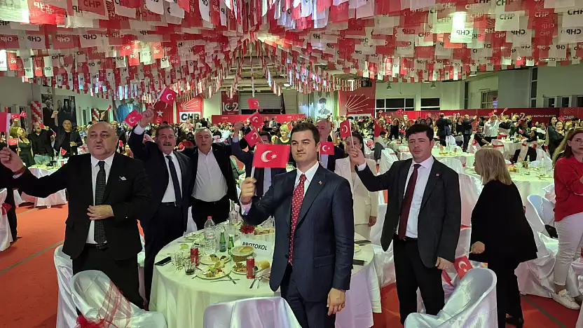 CHP'de Cumhuriyet balosu coşkusu